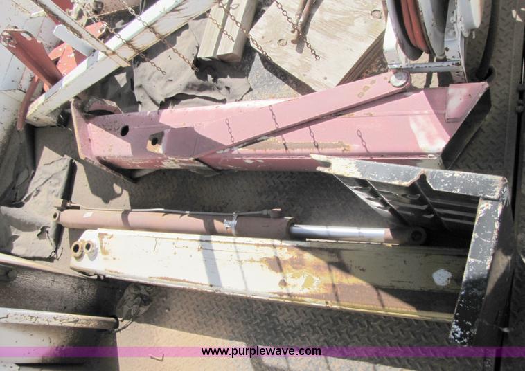 image for item A4623 1991 Ford F800 crane/digger truck