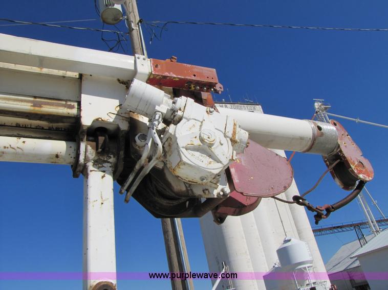 image for item A4623 1991 Ford F800 crane/digger truck