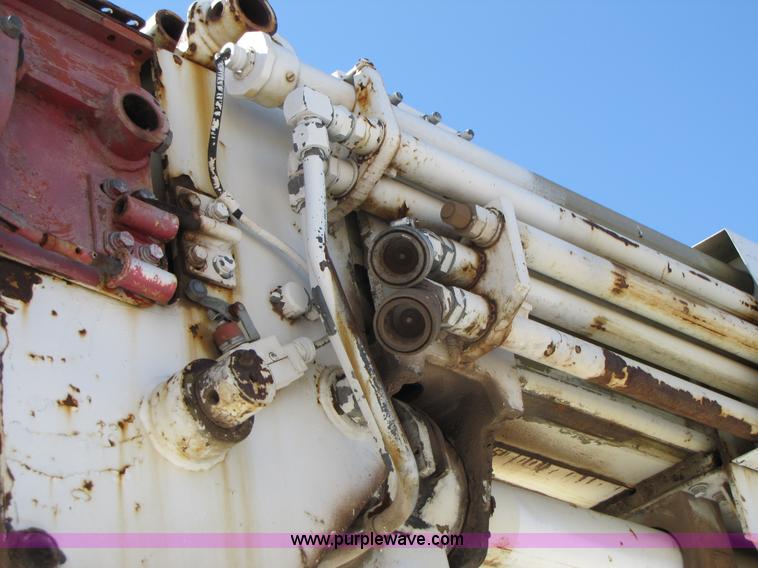 image for item A4623 1991 Ford F800 crane/digger truck