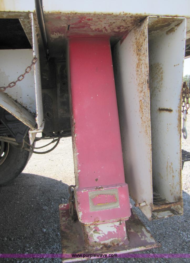 image for item A4623 1991 Ford F800 crane/digger truck