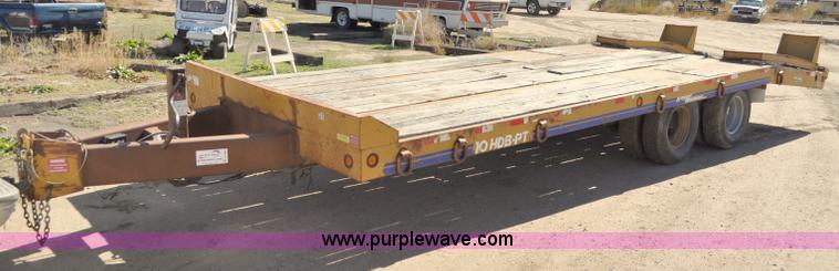 image for item A5696 2004 Eager Beaver tandem axle flatbed trailer