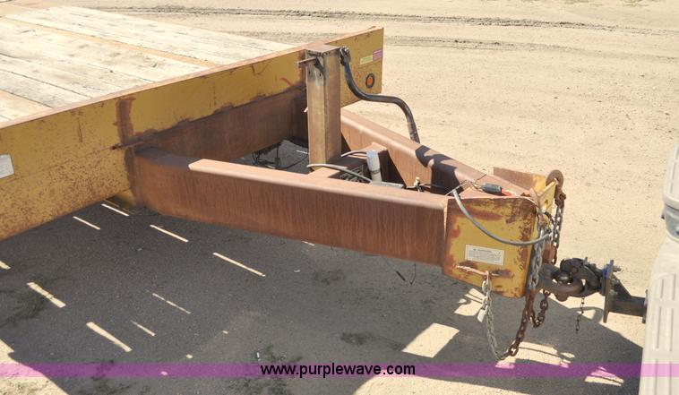 image for item A5696 2004 Eager Beaver tandem axle flatbed trailer