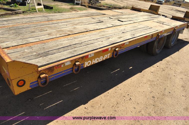 image for item A5696 2004 Eager Beaver tandem axle flatbed trailer