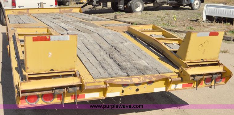 image for item A5696 2004 Eager Beaver tandem axle flatbed trailer