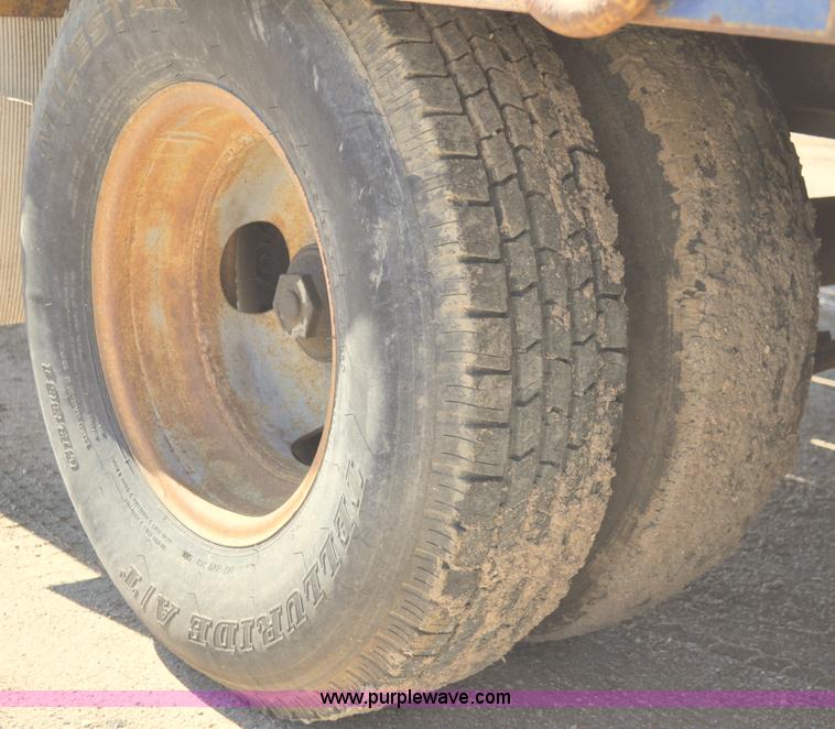 image for item A5696 2004 Eager Beaver tandem axle flatbed trailer