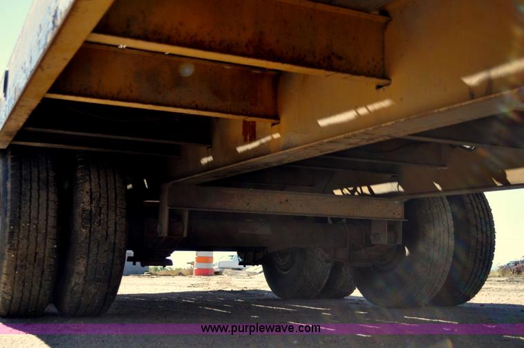 image for item A5696 2004 Eager Beaver tandem axle flatbed trailer