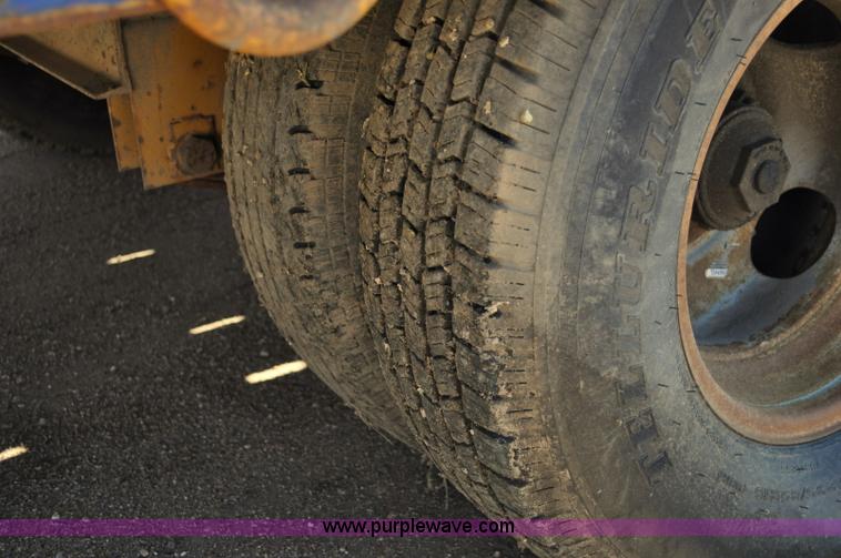 image for item A5696 2004 Eager Beaver tandem axle flatbed trailer