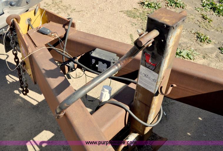 image for item A5696 2004 Eager Beaver tandem axle flatbed trailer