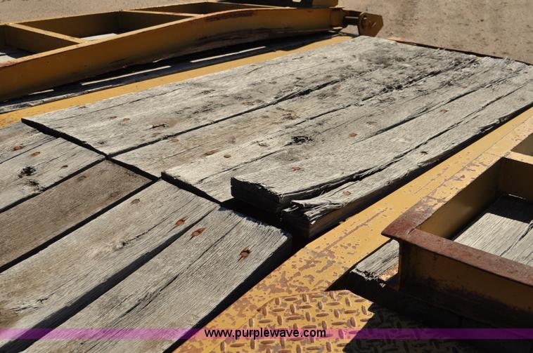 image for item A5696 2004 Eager Beaver tandem axle flatbed trailer