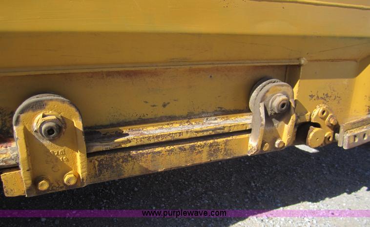 image for item B5511 Caterpillar 613B paddle scraper