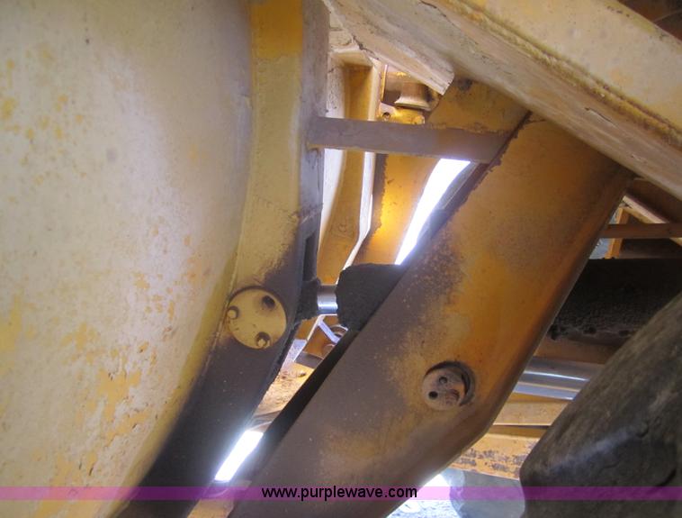 image for item B5511 Caterpillar 613B paddle scraper