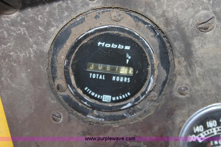 image for item B8582 1972 Case D450 dozer