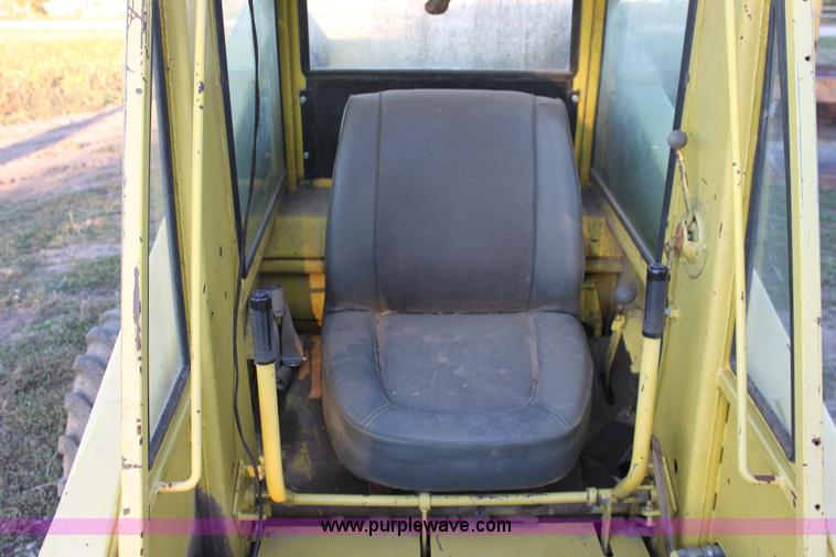 image for item B8583 New Holland L35 skid steer