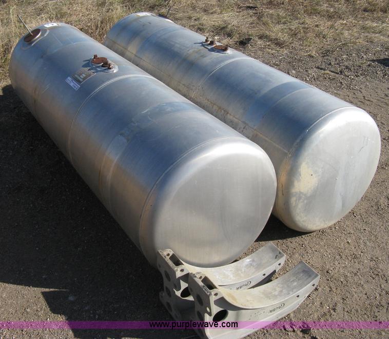 image for item B9585 (2) 1999 Peterbilt aluminum fuel tanks