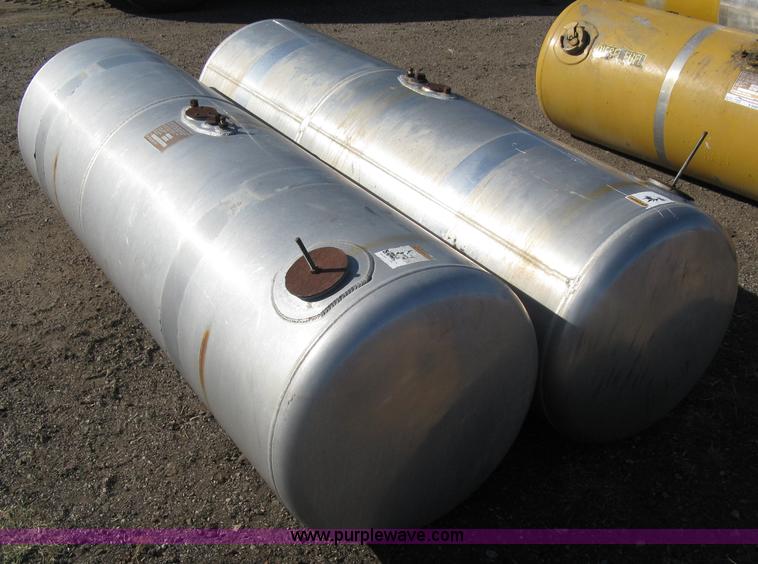 image for item B9585 (2) 1999 Peterbilt aluminum fuel tanks