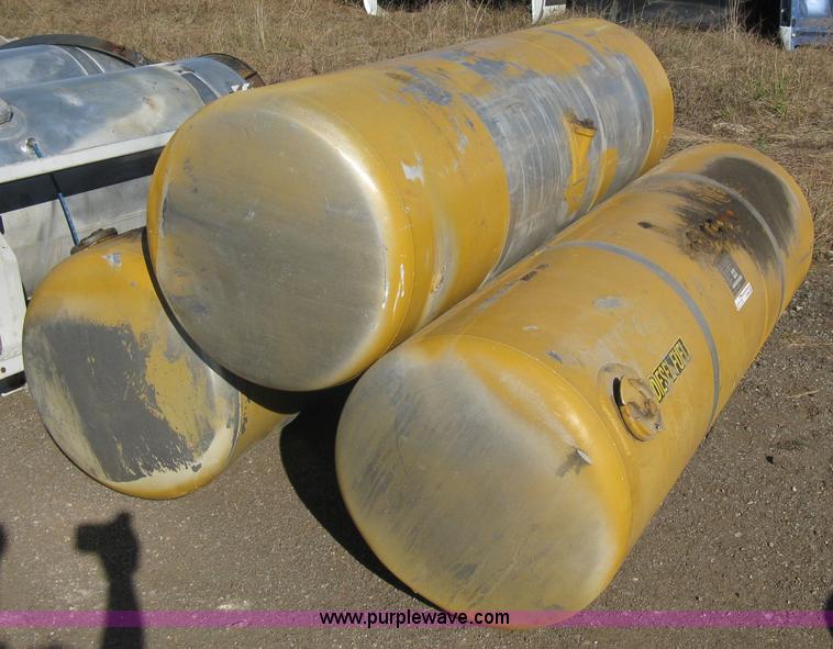 image for item B9586 (3) Peterbilt aluminum fuel tanks