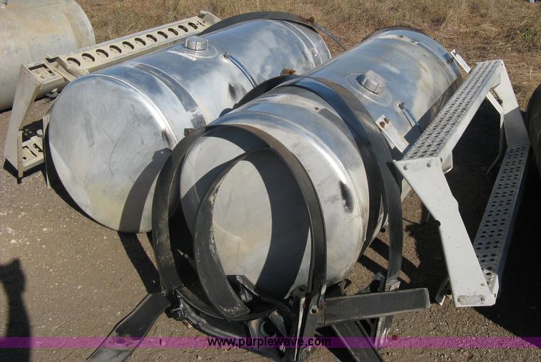 image for item B9587 (2) 1999 Freightliner aluminum fuel tanks