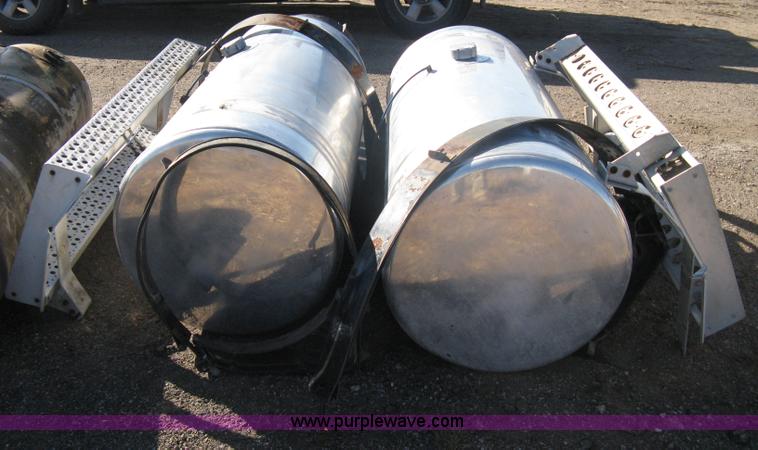 image for item B9587 (2) 1999 Freightliner aluminum fuel tanks