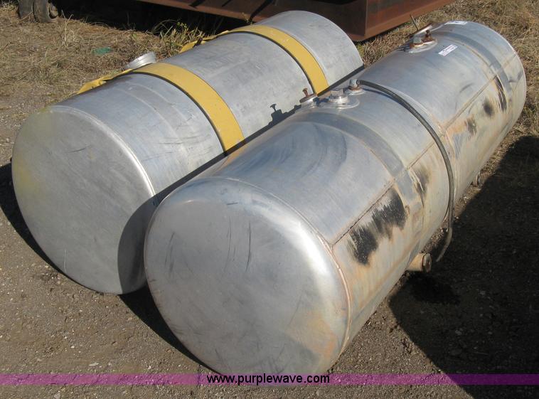 image for item B9591 1999 Peterbilt aluminum combo tank