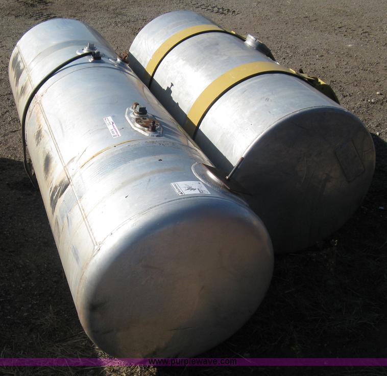 image for item B9591 1999 Peterbilt aluminum combo tank