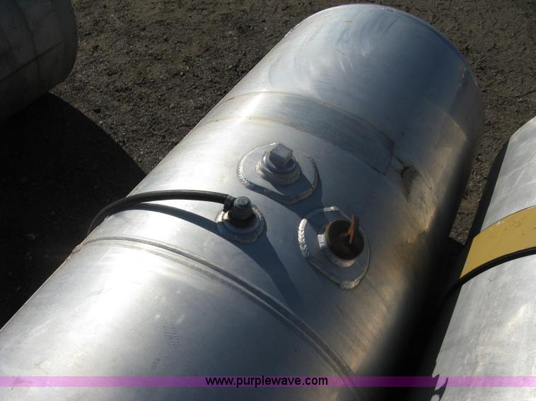 image for item B9591 1999 Peterbilt aluminum combo tank