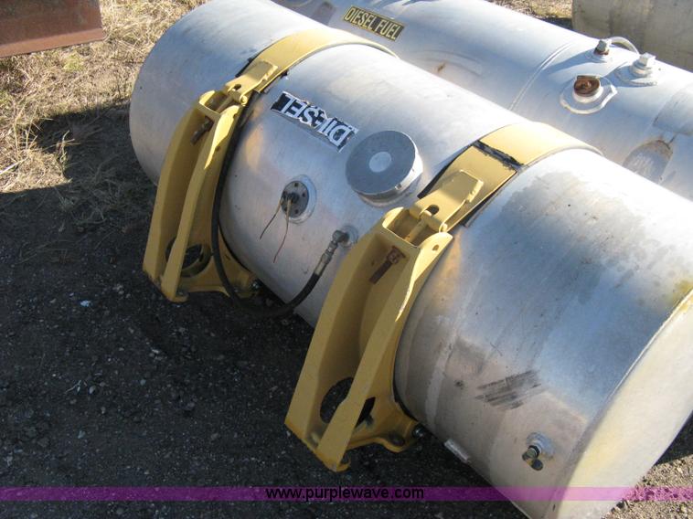 image for item B9591 1999 Peterbilt aluminum combo tank
