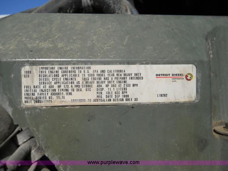 image for item A1498 2000 Volvo VNL 64T semi truck