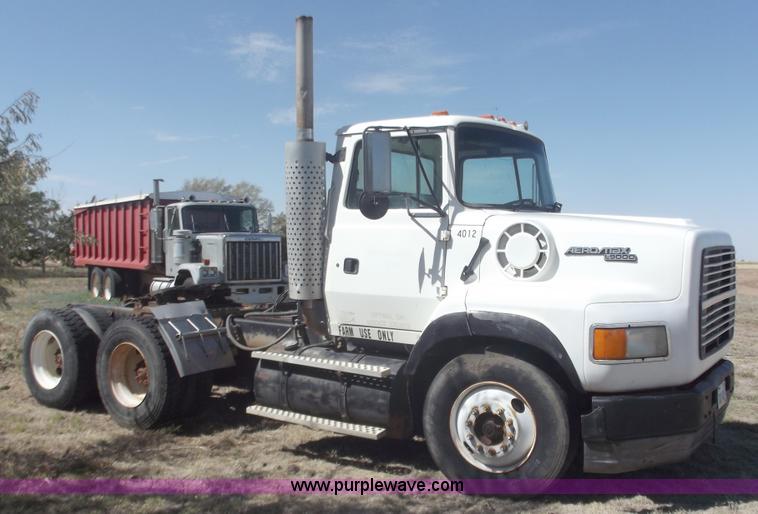 image for item A5385 1995 Ford LTA9000 semi truck