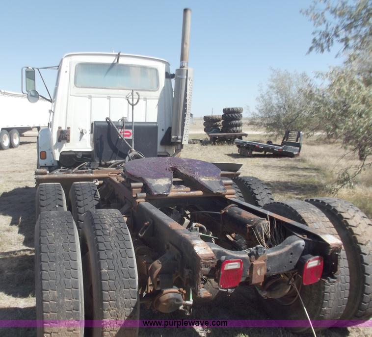 image for item A5385 1995 Ford LTA9000 semi truck