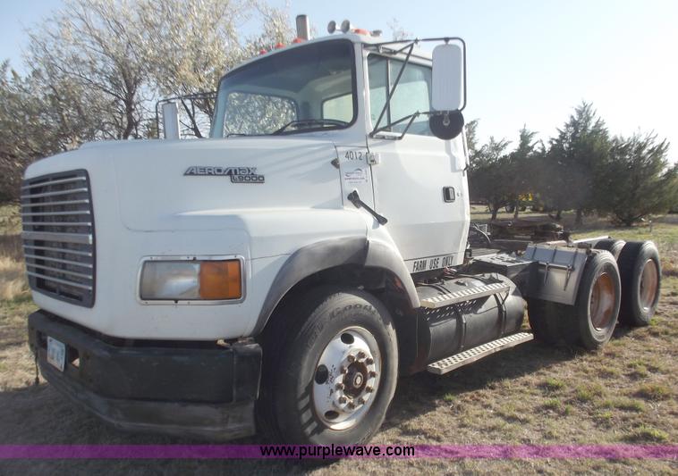 image for item A5385 1995 Ford LTA9000 semi truck