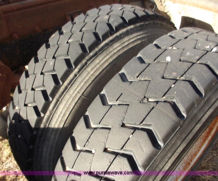 image for item A5385 1995 Ford LTA9000 semi truck