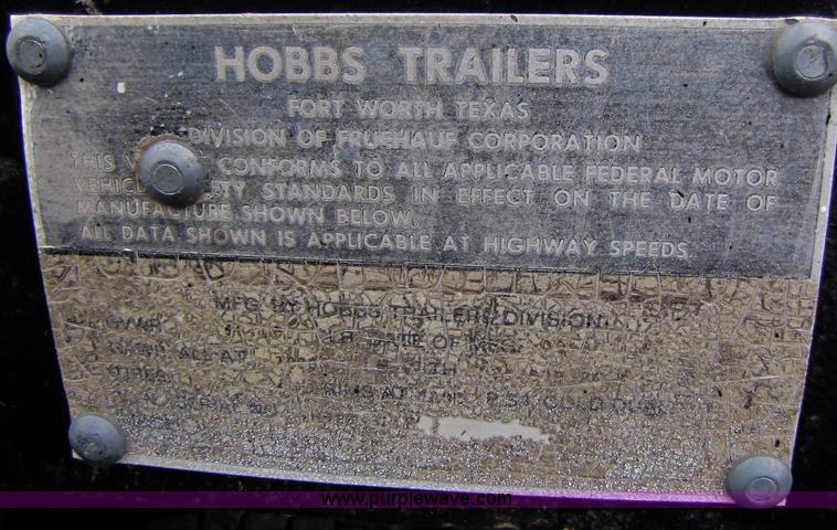 image for item B2022 1985 Hobbs 35 ton 48' extendable double drop deck trailer