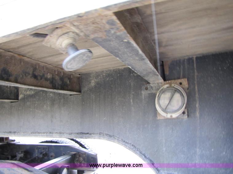 image for item B2022 1985 Hobbs 35 ton 48' extendable double drop deck trailer