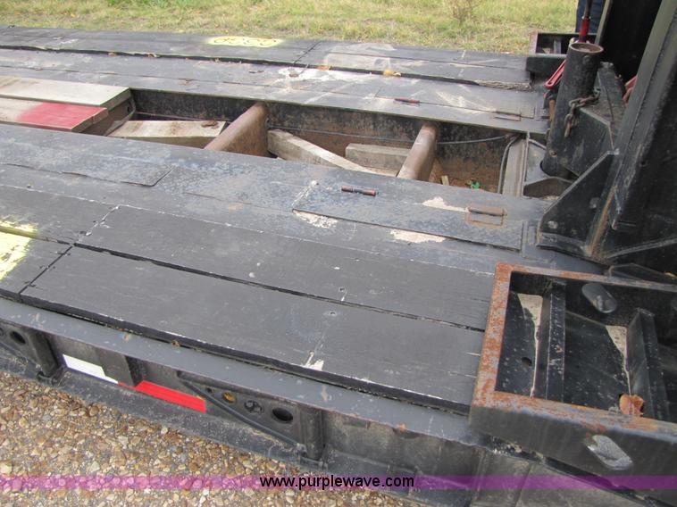 image for item B2022 1985 Hobbs 35 ton 48' extendable double drop deck trailer