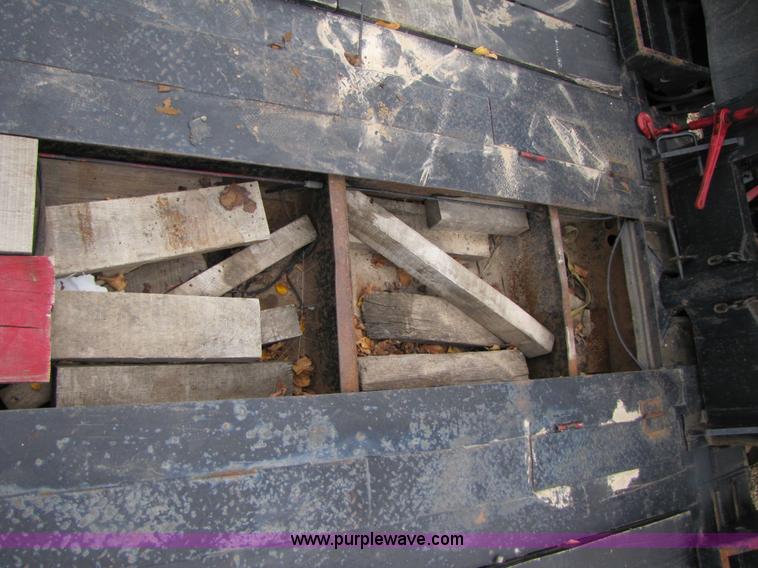 image for item B2022 1985 Hobbs 35 ton 48' extendable double drop deck trailer