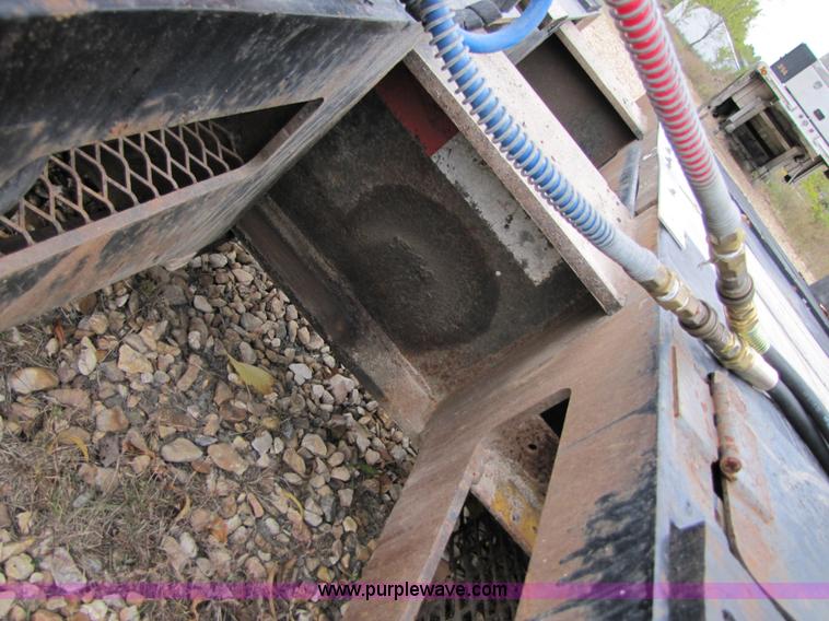 image for item B2022 1985 Hobbs 35 ton 48' extendable double drop deck trailer