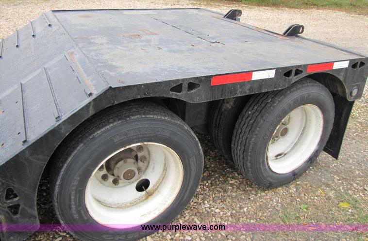 image for item B2022 1985 Hobbs 35 ton 48' extendable double drop deck trailer