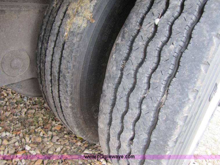 image for item B2022 1985 Hobbs 35 ton 48' extendable double drop deck trailer