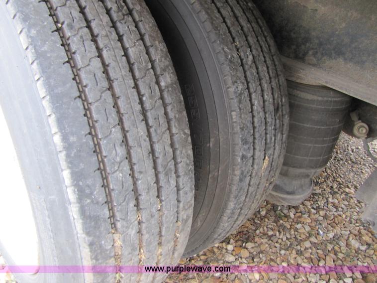 image for item B2022 1985 Hobbs 35 ton 48' extendable double drop deck trailer