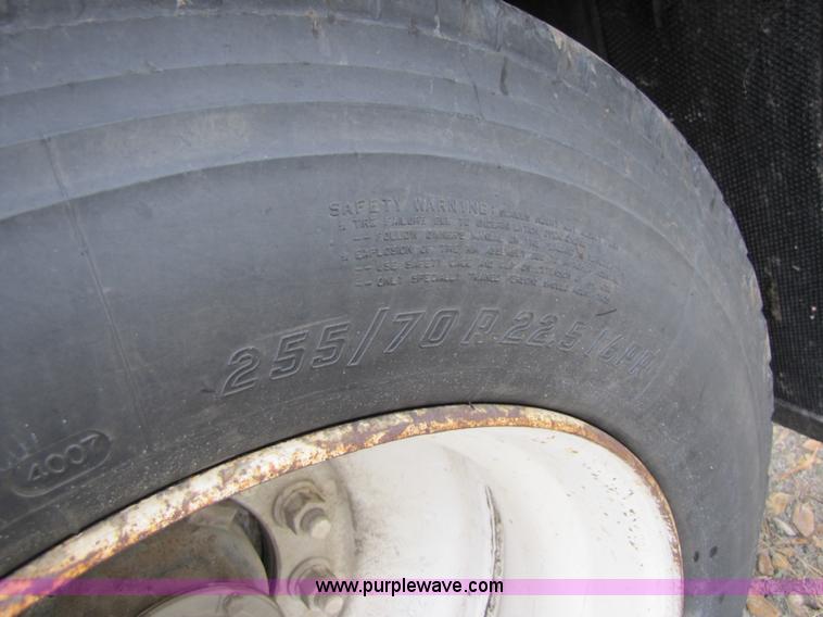 image for item B2022 1985 Hobbs 35 ton 48' extendable double drop deck trailer