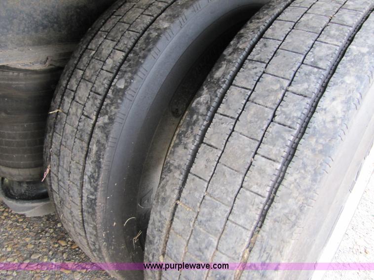 image for item B2022 1985 Hobbs 35 ton 48' extendable double drop deck trailer