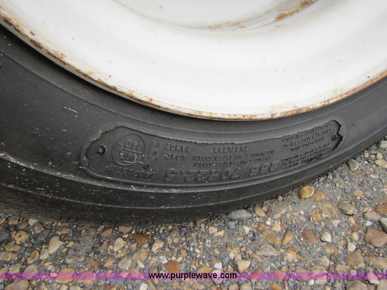 image for item B2022 1985 Hobbs 35 ton 48' extendable double drop deck trailer