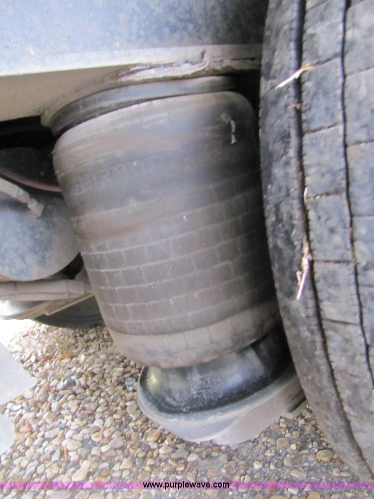 image for item B2022 1985 Hobbs 35 ton 48' extendable double drop deck trailer