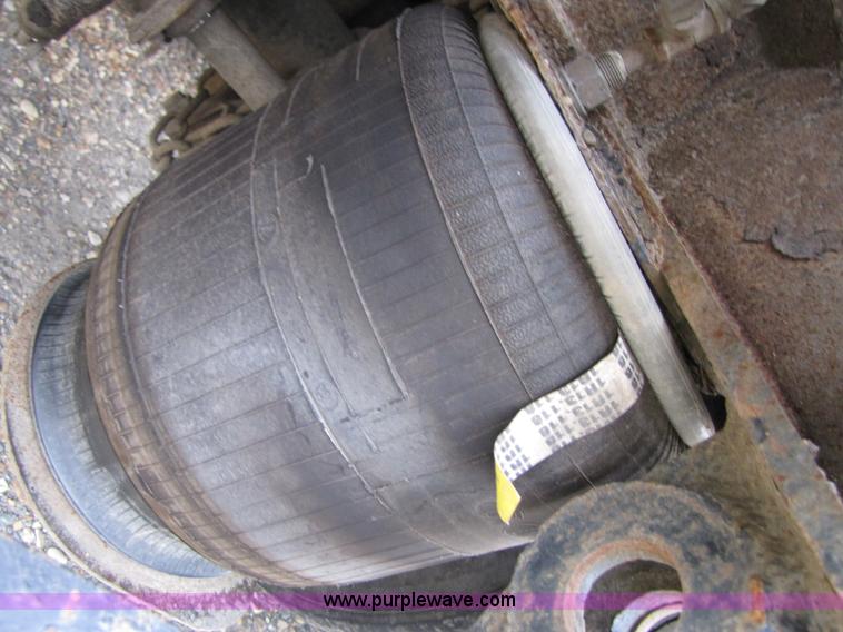 image for item B2022 1985 Hobbs 35 ton 48' extendable double drop deck trailer