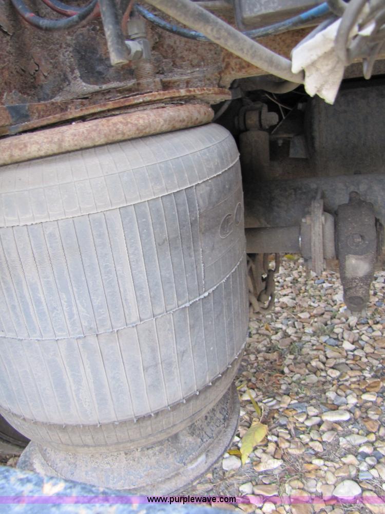 image for item B2022 1985 Hobbs 35 ton 48' extendable double drop deck trailer