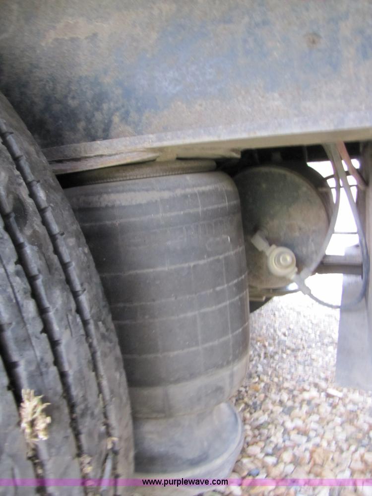 image for item B2022 1985 Hobbs 35 ton 48' extendable double drop deck trailer