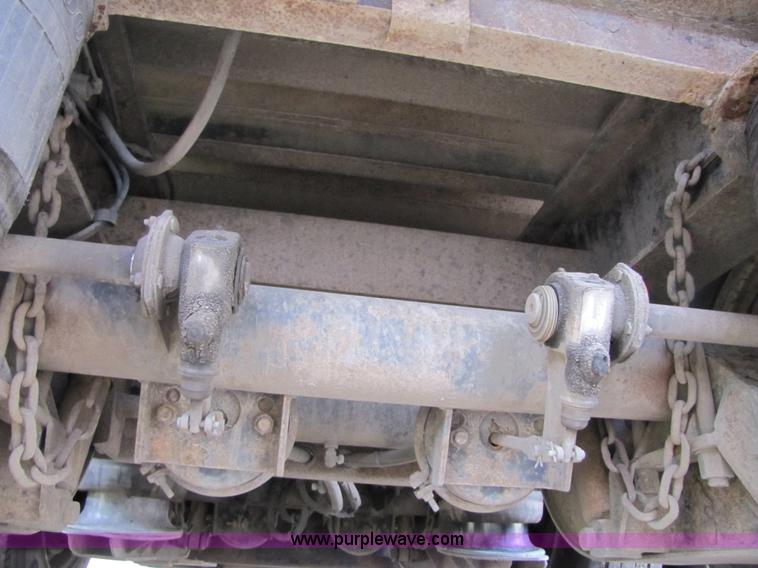 image for item B2022 1985 Hobbs 35 ton 48' extendable double drop deck trailer