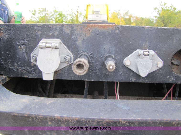 image for item B2022 1985 Hobbs 35 ton 48' extendable double drop deck trailer