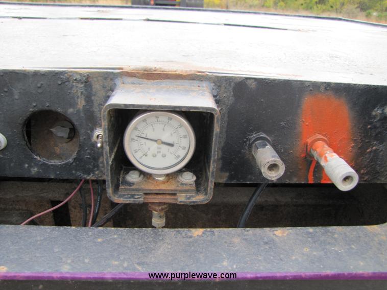 image for item B2022 1985 Hobbs 35 ton 48' extendable double drop deck trailer