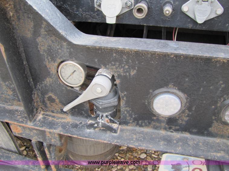 image for item B2022 1985 Hobbs 35 ton 48' extendable double drop deck trailer